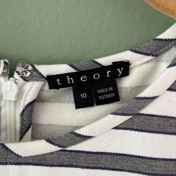 THEORY SIZE 10 WHITE, GREY, BLACK STRIPE TOP. Zipper back - Picture 3 of 4